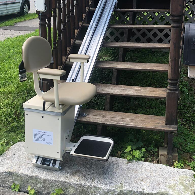 Ameriglide outdoor deluxe stairlift